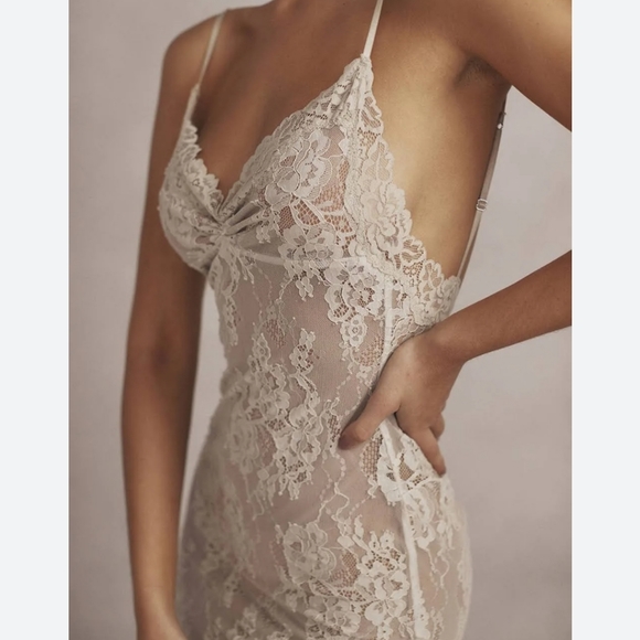 Trade for xs Serelle sand lace midi dress - Picture 5 of 10